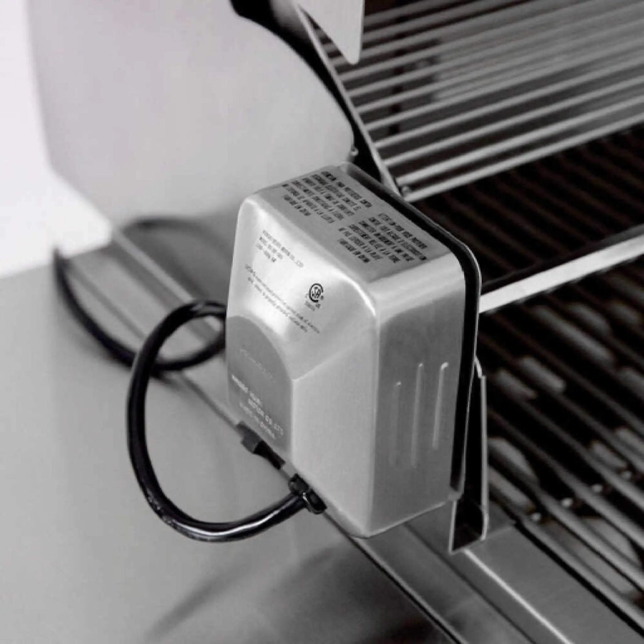 Summerset Sizzler Built-In Propane Gas Grill [SIZ25/32/40] (SAK71502) by SAKSBY WHOLESALE