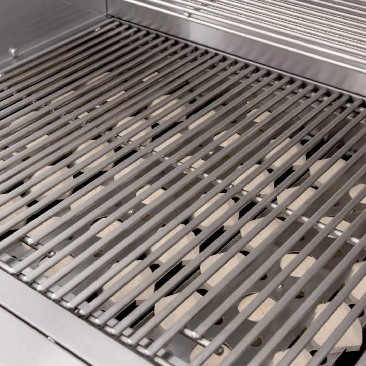 Summerset Sizzler Built-In Propane Gas Grill [SIZ25/32/40] (SAK71502) by SAKSBY WHOLESALE