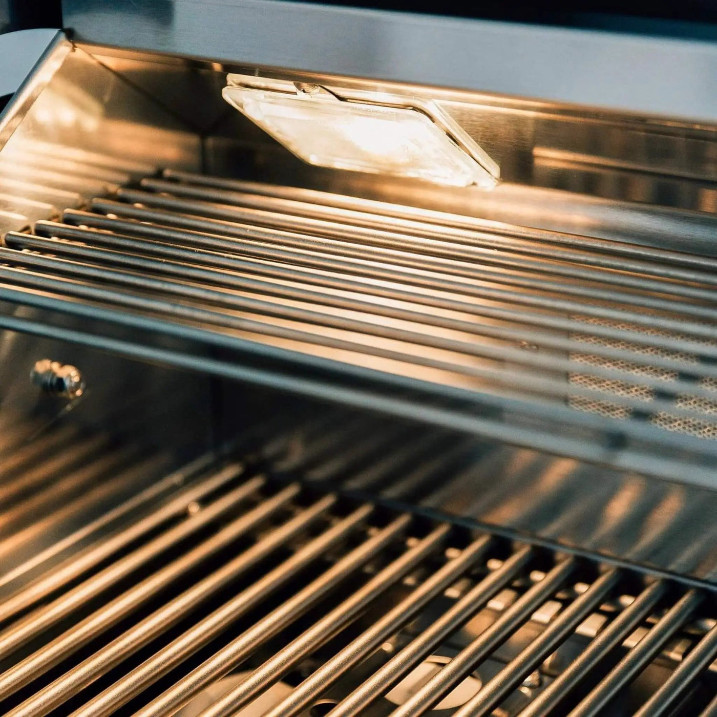 Summerset TRL Built-In Propane Gas Grill With Rotisserie (TRL32/38-LP) (SAK17213) by SAKSBY WHOLESALE