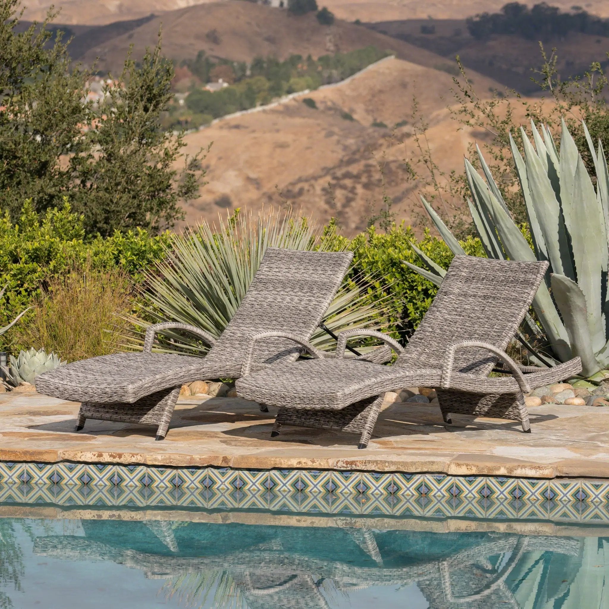 Crete Wicker Chaise Lounge by HouseOfZazla