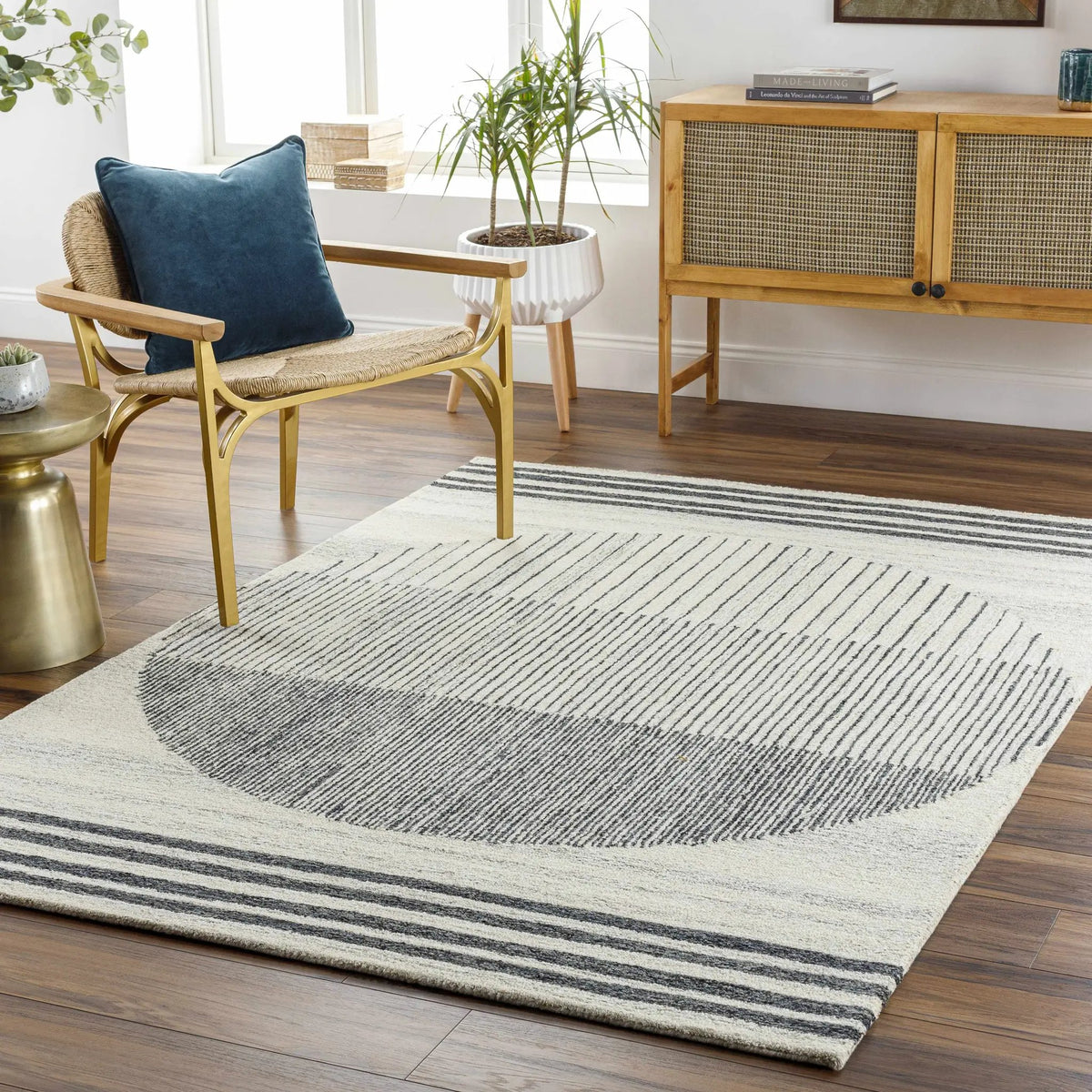 Turgut Modern Wool Rug, installed in a room 4