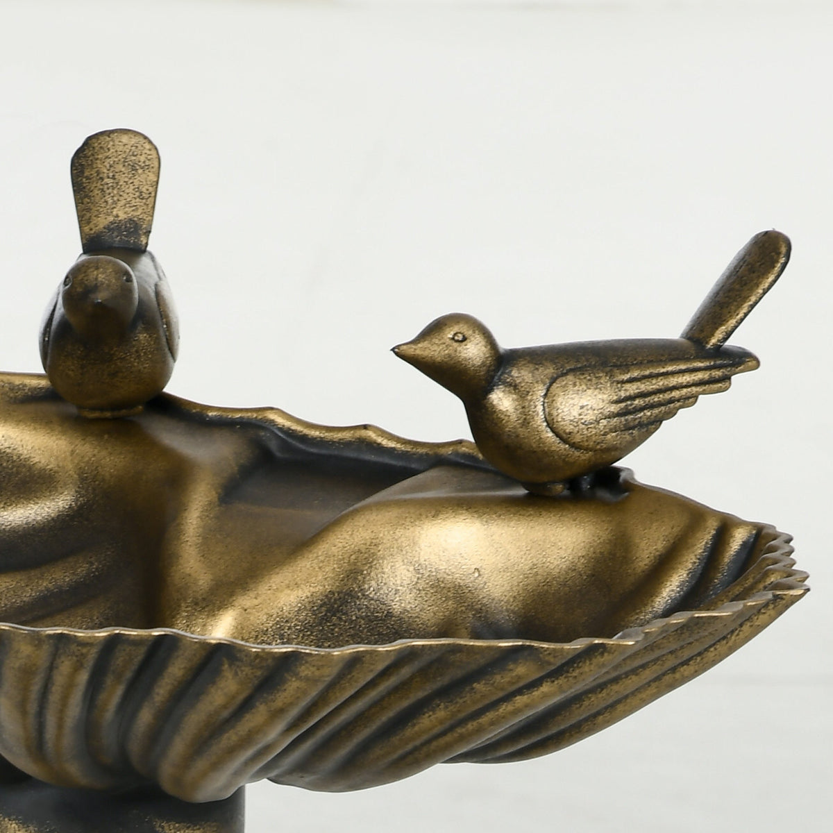 Resin Bird Bath Tall Shell Basin Planter 32 Inch, detail
