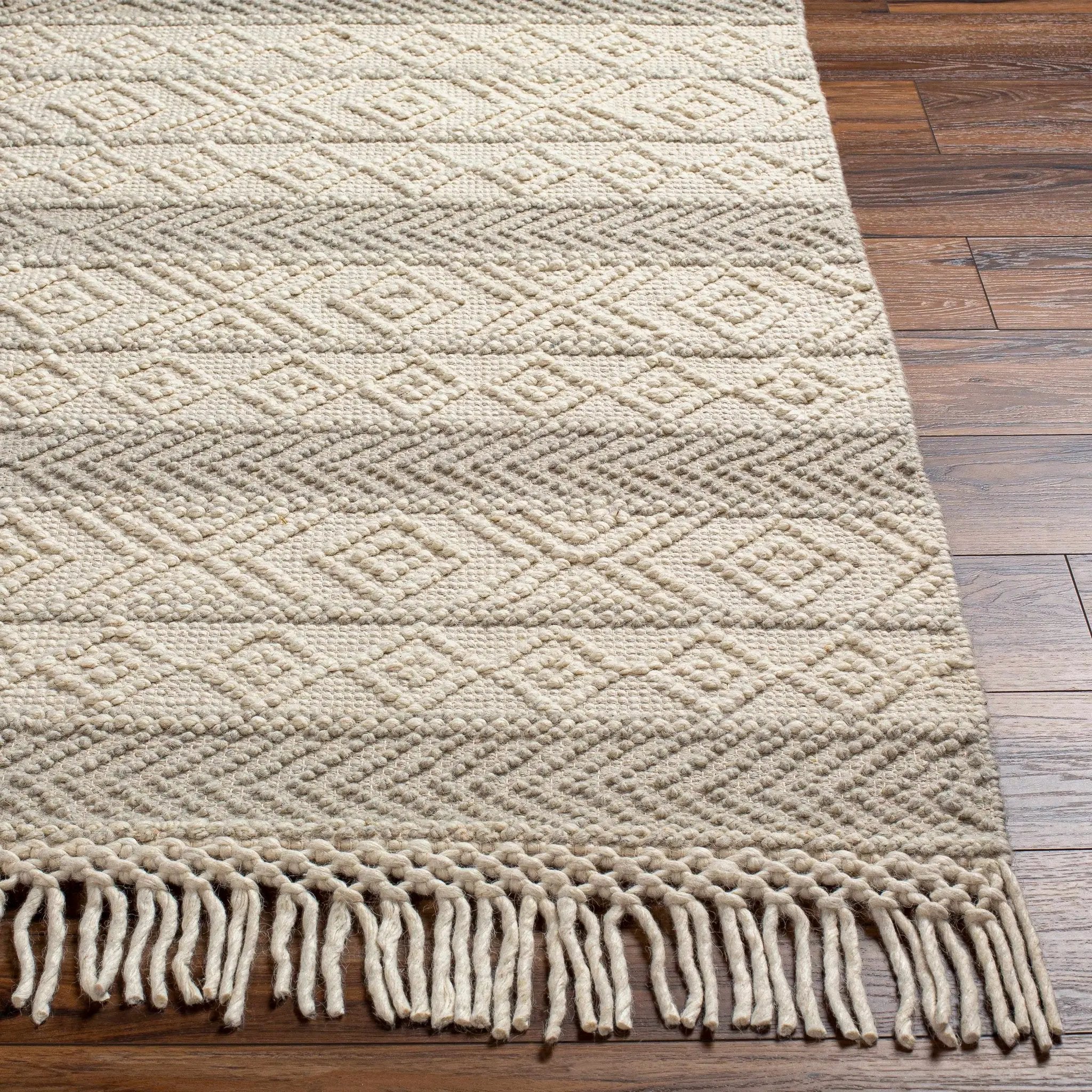 Ummi Wool Rug with Tassels - Clearance by Boutique Rugs