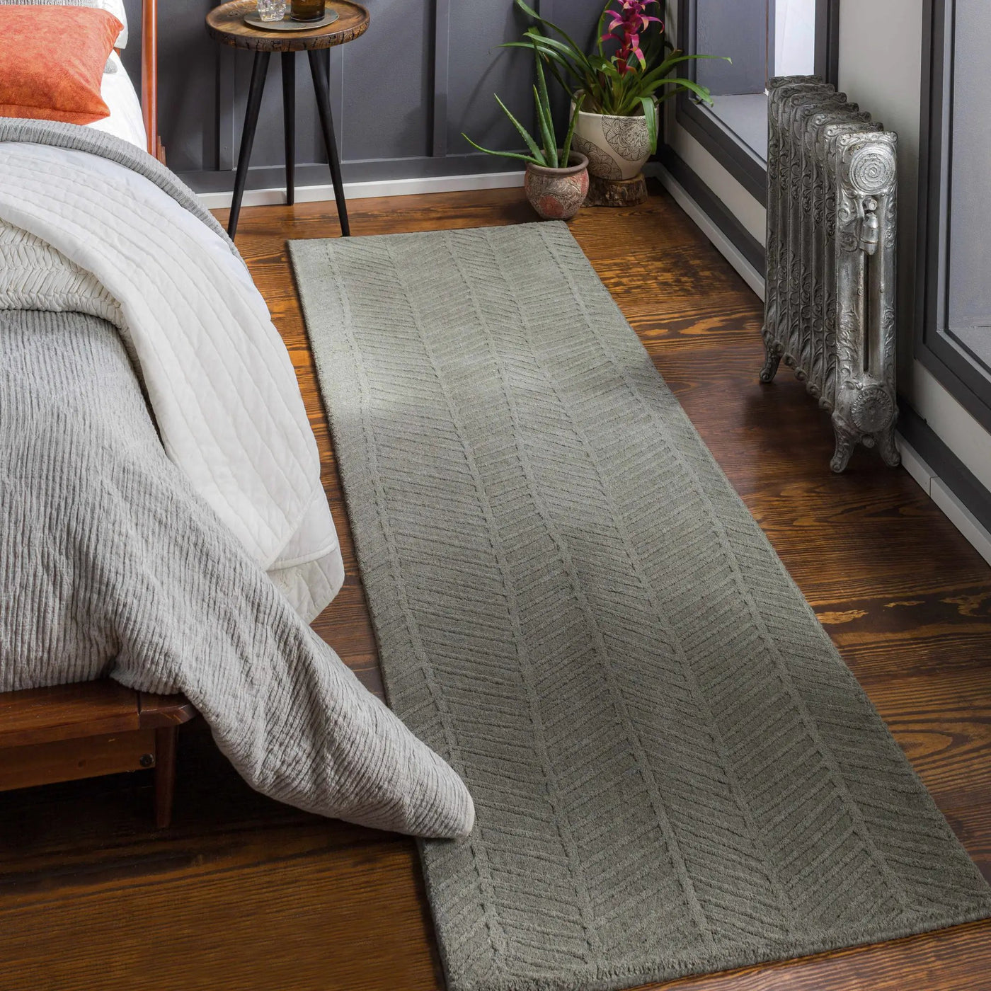 Everson Carpet Area Rug - Clearance by Boutique Rugs