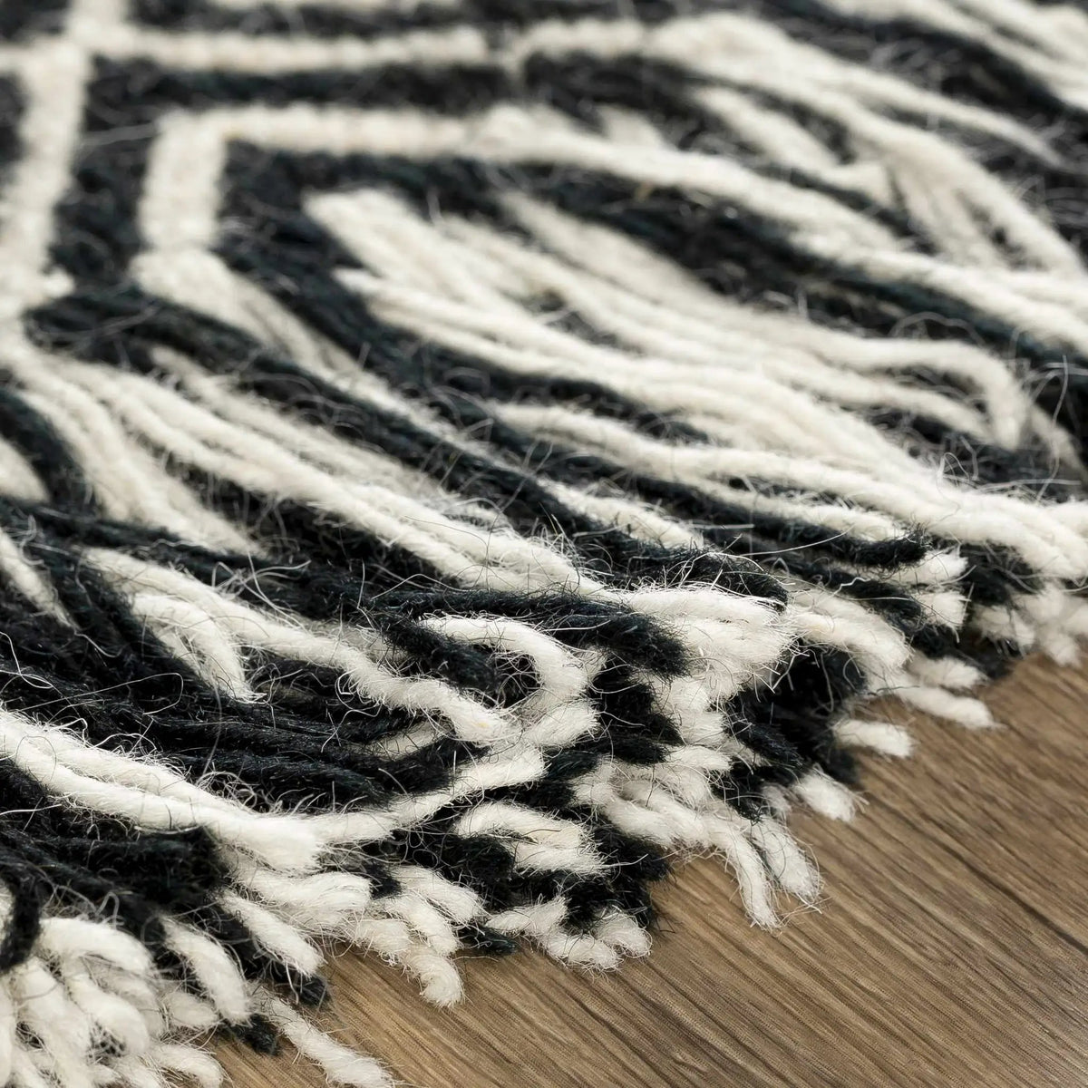 Wundowie Black&Ivory Diamond Wool Rug - Clearance, photo 6 of 8