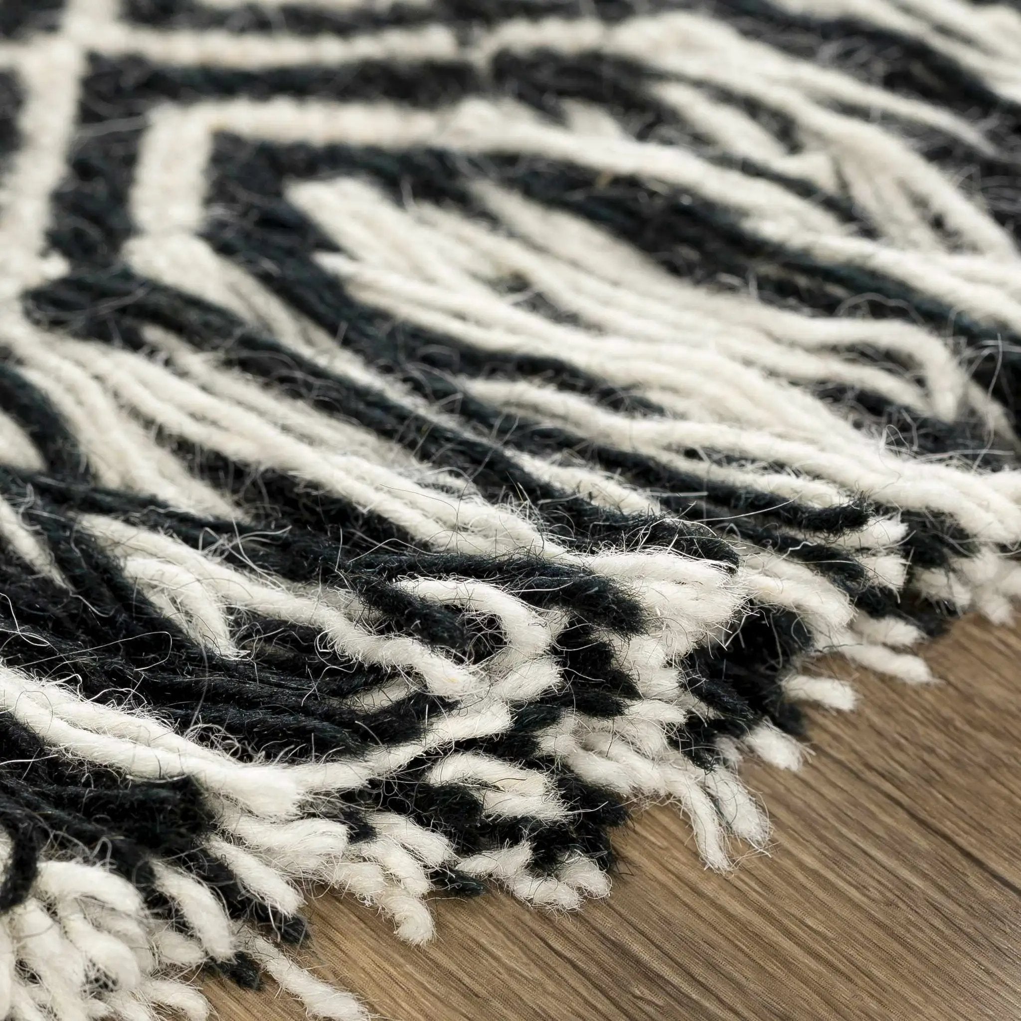 Wundowie Black&Ivory Diamond Wool Rug - Clearance by Boutique Rugs